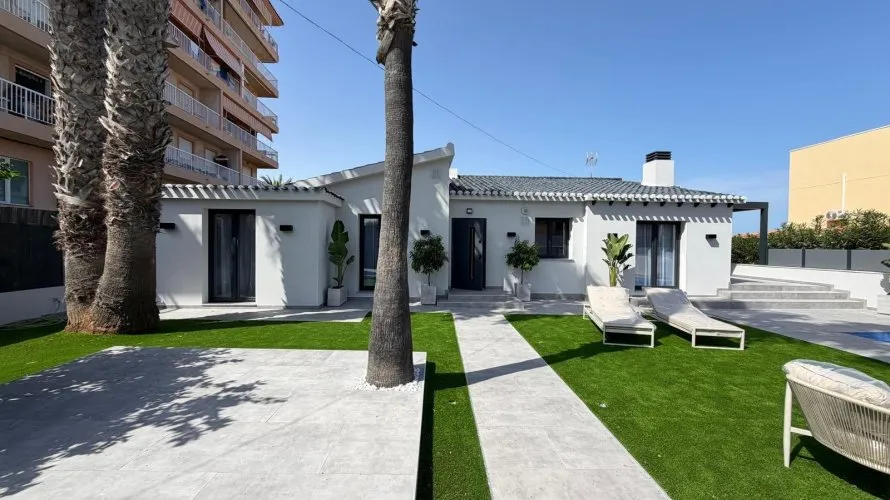 Villa de 4 dormitorios en Torrevieja, Spain No. 3132 № 2