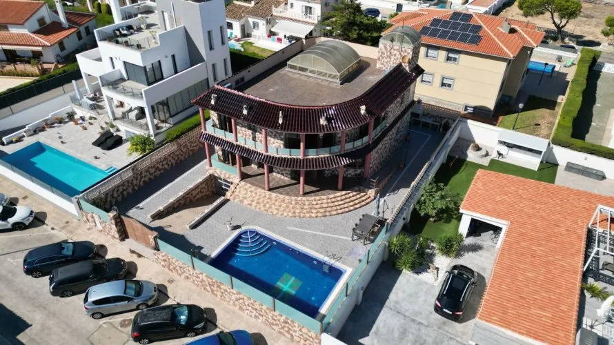 Villa de 624m² en La Zenia, Spain No. 3052