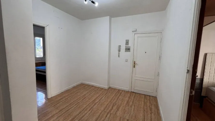 Apartamento de 2 dormitorios en Madrid, Spain No. 3063 № 8