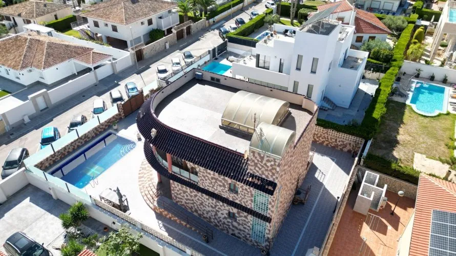 Villa de 624m² en La Zenia, Spain No. 3052 № 2