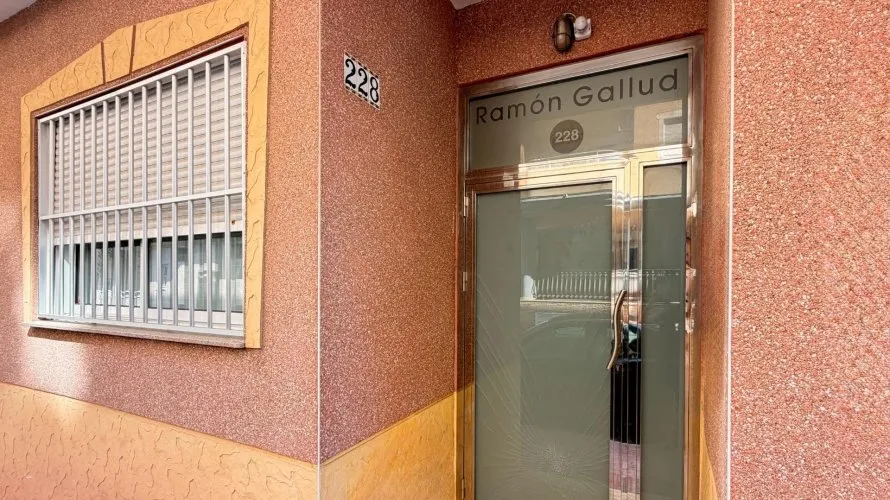 Apartamento de 3 dormitorios en Torrevieja, Spain No. 3312 № 2