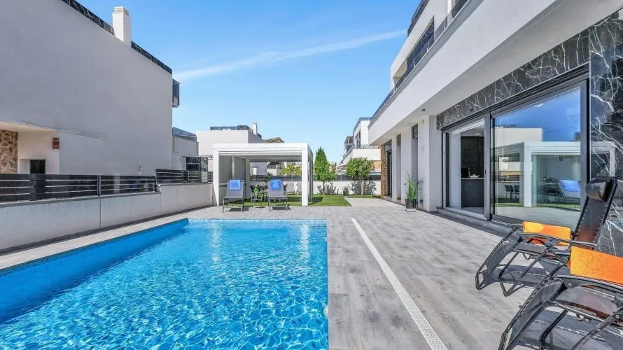 Villa de 120m² en Torrevieja, Spain No. 3302 № 28