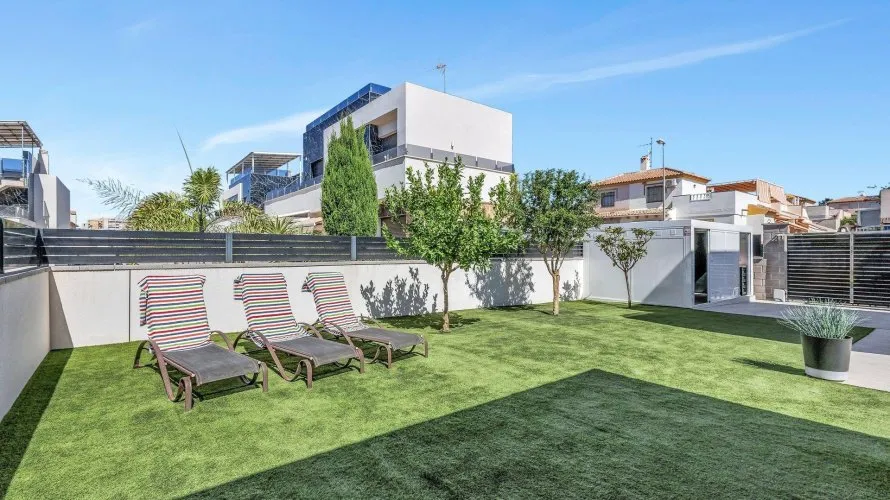 Villa de 120m² en Torrevieja, Spain No. 3302 № 24