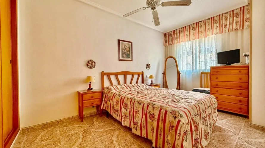 Apartamento de 2 dormitorios en Torrevieja, Spain No. 3198 № 1