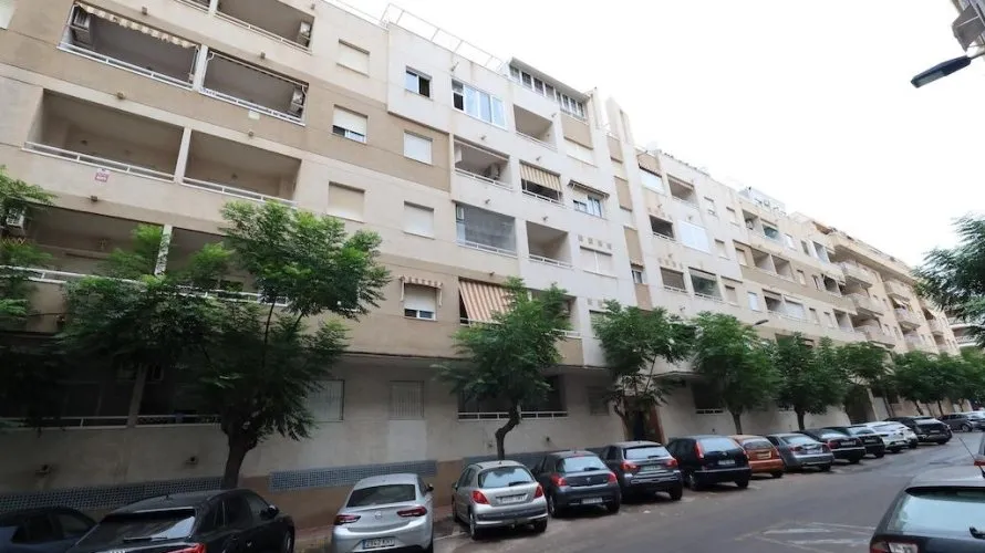 Apartamento de 2 dormitorios en Torrevieja, Spain No. 3317