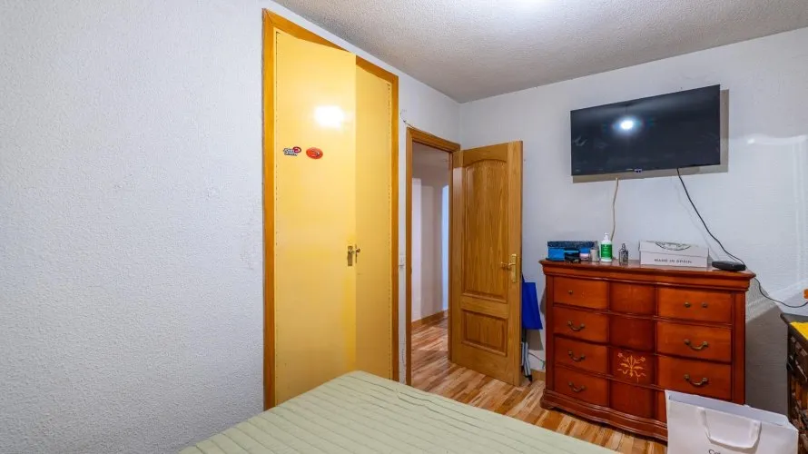 Apartamento de 3 dormitorios en Alcorcón, Spain No. 3222 № 1