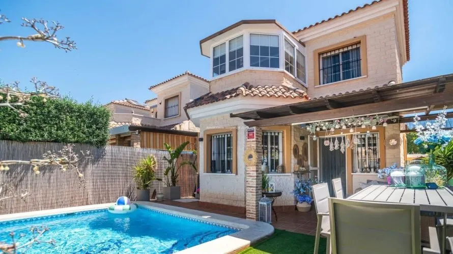 Villa de 3 dormitorios en Guardamar del Segura, Spain No. 3390 № 16