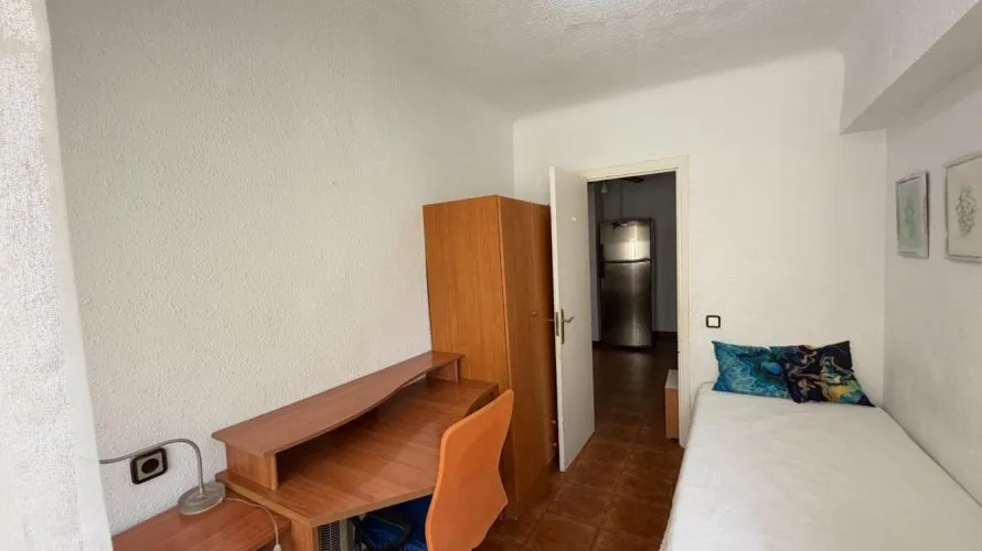 Apartamento de 3 dormitorios en Alicante, Spain No. 3395 № 2