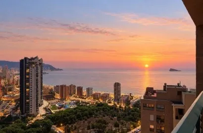 Apartamento de 3 dormitorios en Benidorm, Spain No. 3368