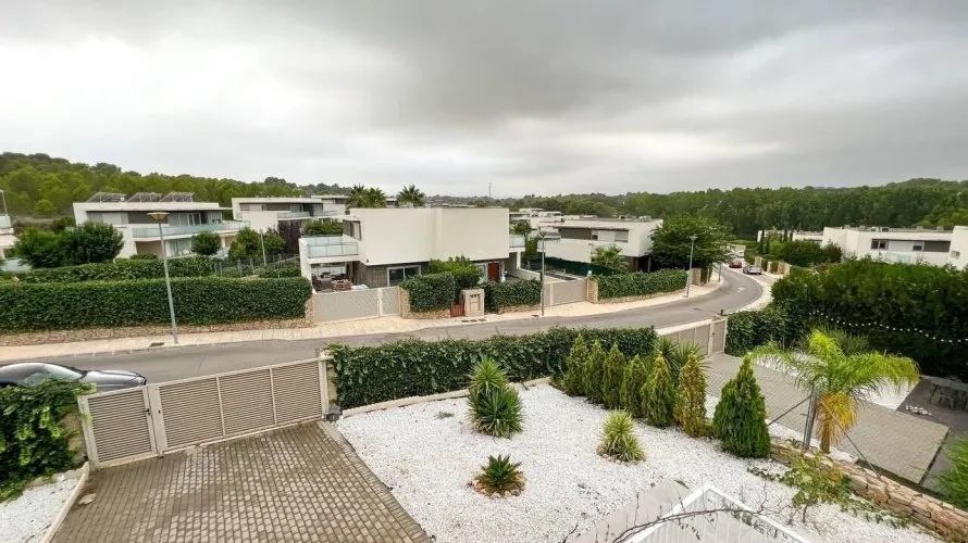 Apartamento de 4 dormitorios en Chiva, Spain No. 3291 № 2