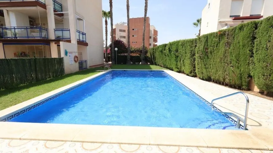 Apartamento de 2 dormitorios en Alicante, Spain No. 3223 № 2