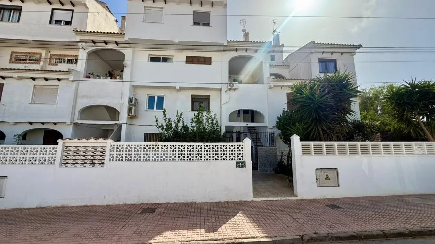 Ático de 1 dormitorio en Torrevieja, Spain No. 3275 № 2