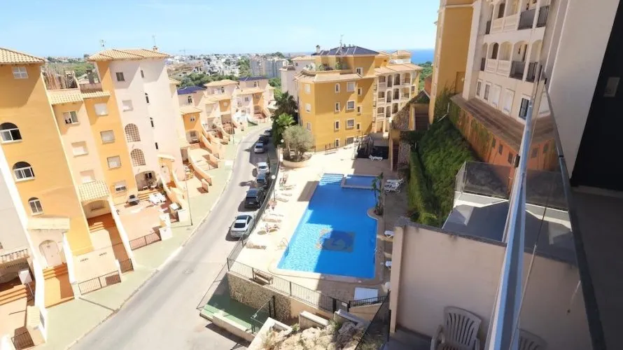 Apartamento de 2 dormitorios en Campoamor, Spain No. 3376