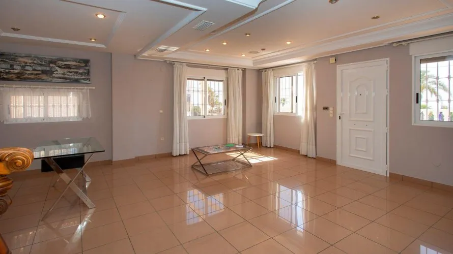 Villa de 180m² en Torrevieja, Spain No. 3306 № 27