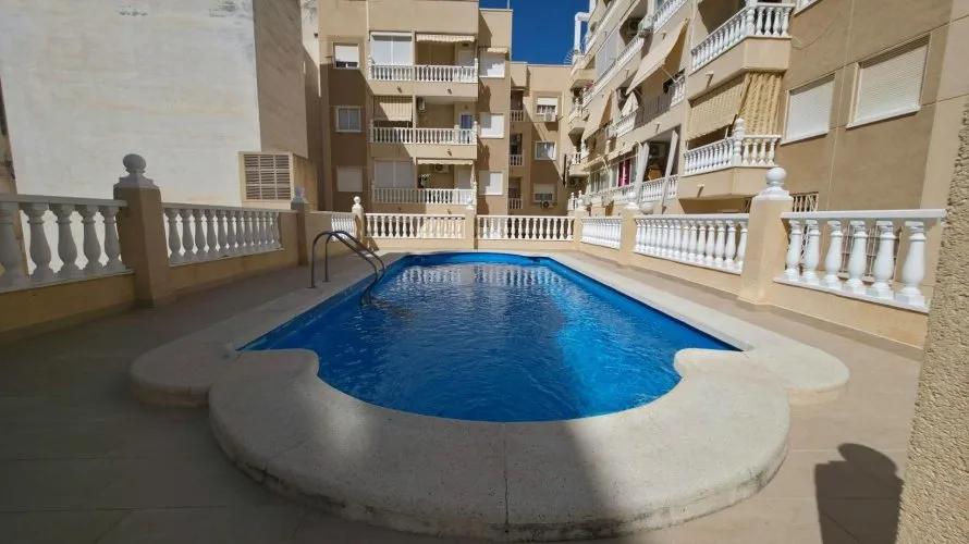 Apartamento de 3 dormitorios en Torrevieja, Spain No. 3237