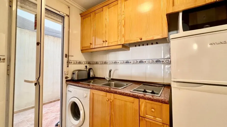 Apartamento de 1 dormitorio en Torrevieja, Spain No. 3354 № 1