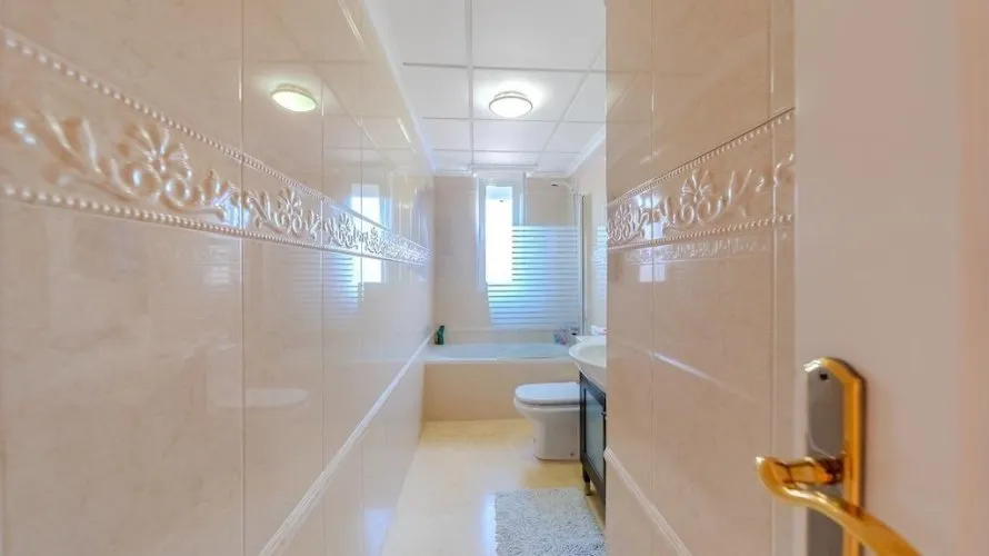 Villa de 5 chambres à Torrevieja, Spain No. 768 № 23