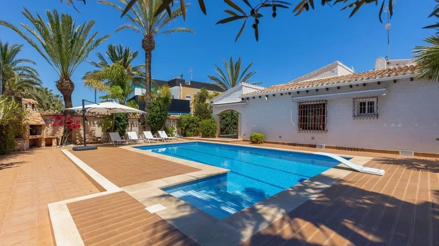 Villa de 4 chambres à Alicante, Spain No. 780