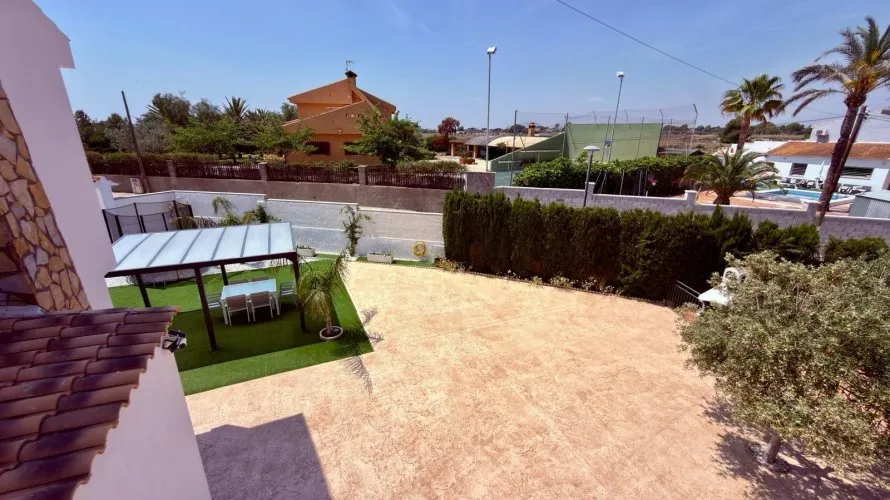 Villa de 168m² à San Vicente del Raspeig, Spain No. 1386