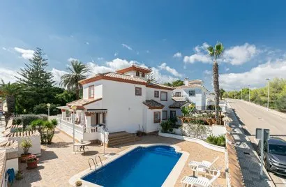 Villa de 185m² à Castilblanco de los Arroyos, Spain No. 1233