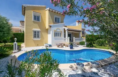 Villa de 194m² à Alicante, Spain No. 1419