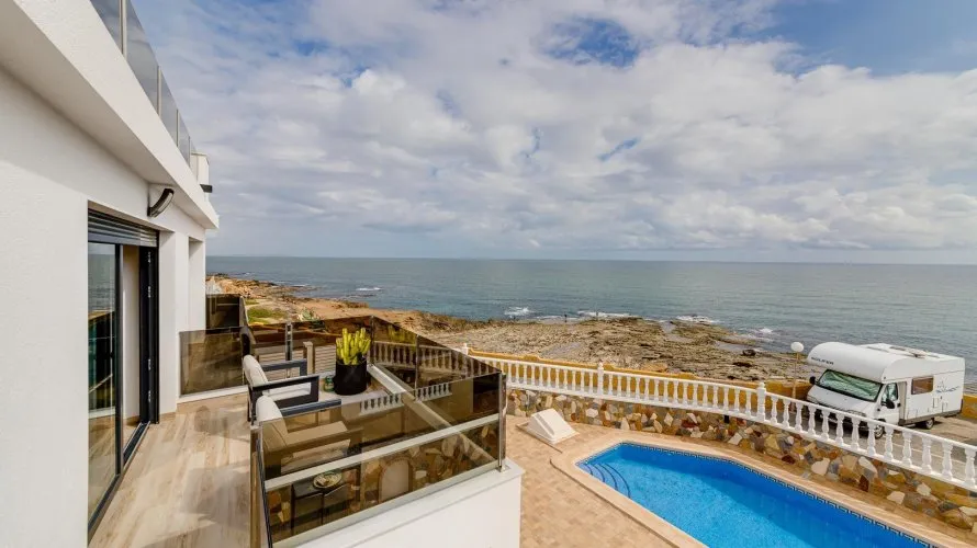 Villa de 210m² à Torrevieja, Spain No. 754 № 4