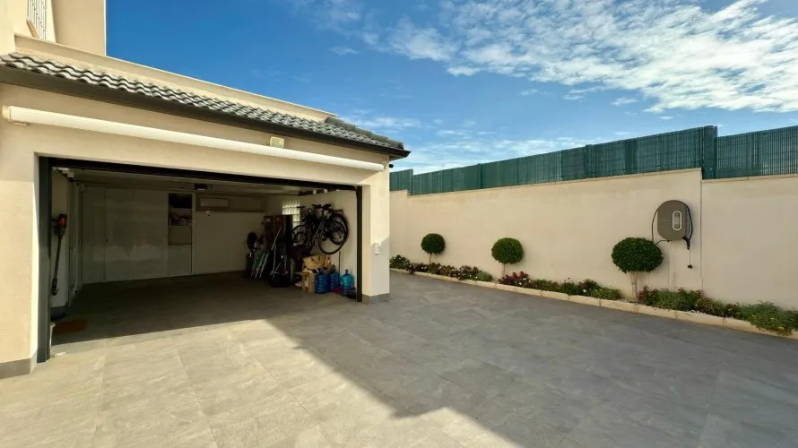 Villa de 5 chambres à San Juan, Spain No. 700 № 14
