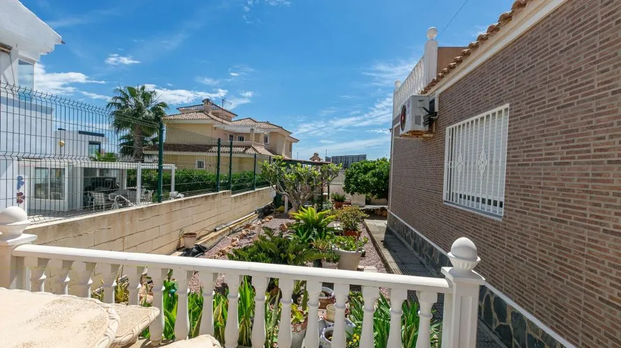 Villa de 158m² à Cabo Roig, Spain No. 914 № 22