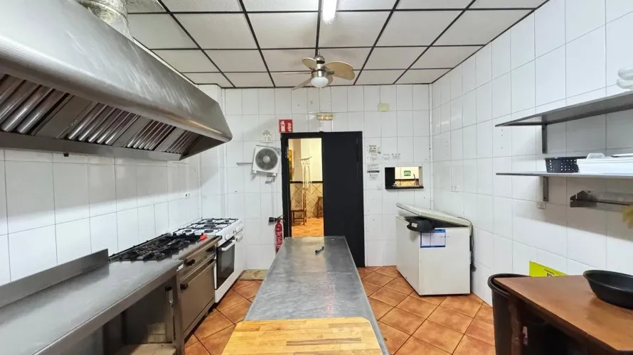 Commercial property de 159m² à Torrevieja, Spain No. 2744