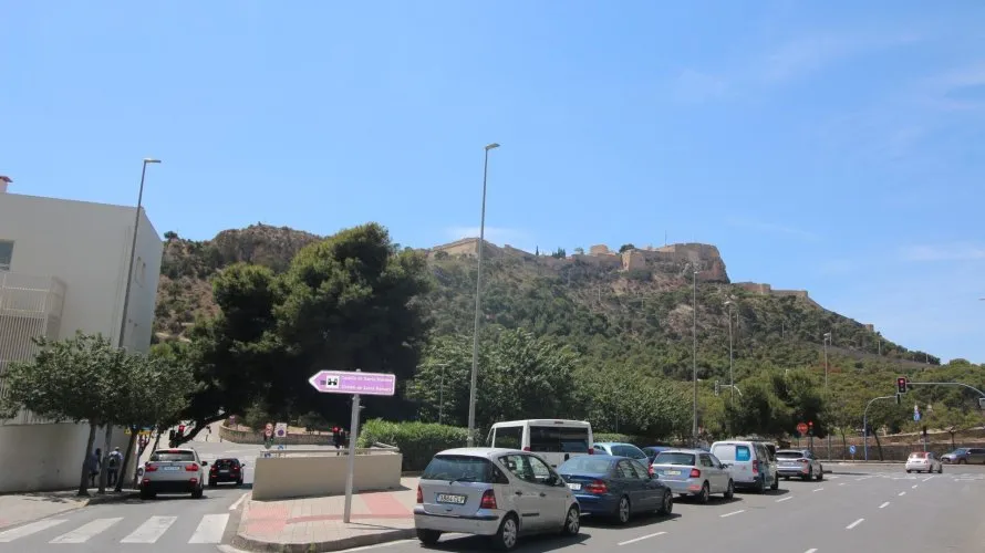 Commercial property de 24 chambres à Alicante, Spain No. 451 № 11