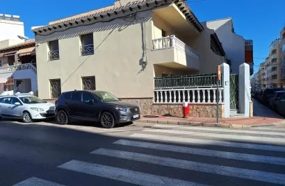 House de 3 chambres à Torrevieja, Spain No. 997