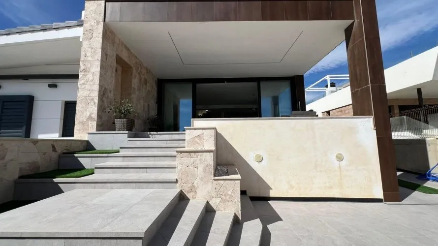 Villa de 5 chambres à La Mata, Spain No. 643 № 1
