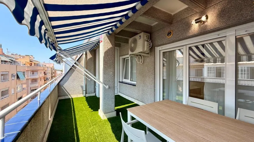 Penthouse de 2 chambres à Torrevieja, Spain No. 1517