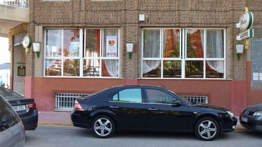 Commercial property de 400m² à Torrevieja, Spain No. 584 № 1