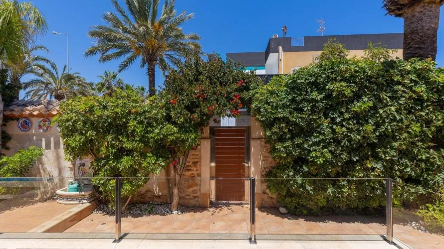 Villa de 4 chambres à Alicante, Spain No. 780 № 21