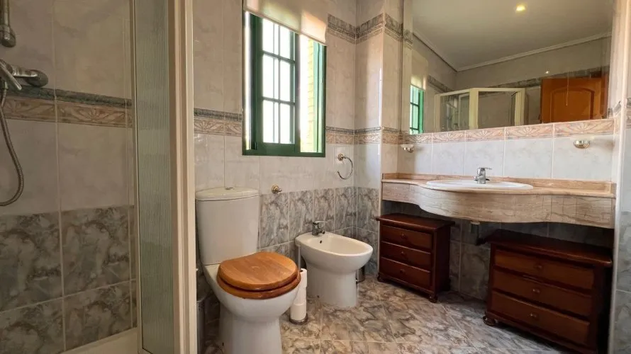 Villa de 480m² à Benidorm, Spain No. 688 № 15