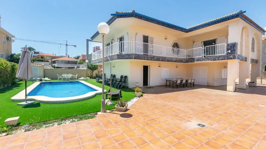Villa de 293m² à La Zenia, Spain No. 1443 № 2