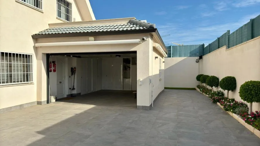 Villa de 5 chambres à San Juan, Spain No. 700 № 13