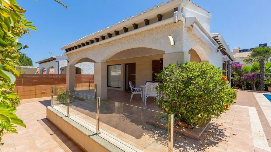 Villa de 4 chambres à Alicante, Spain No. 780 № 28