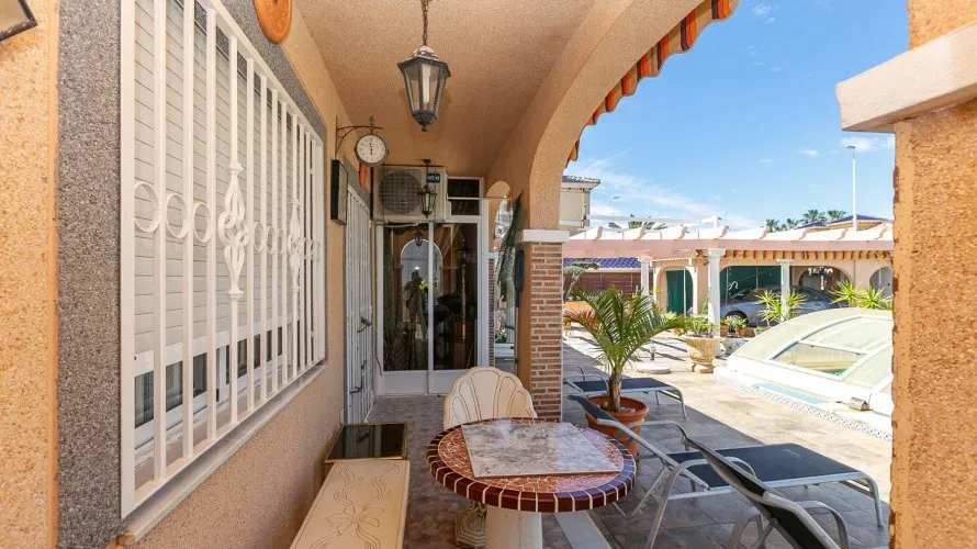 Villa de 158m² à Cabo Roig, Spain No. 914 № 23