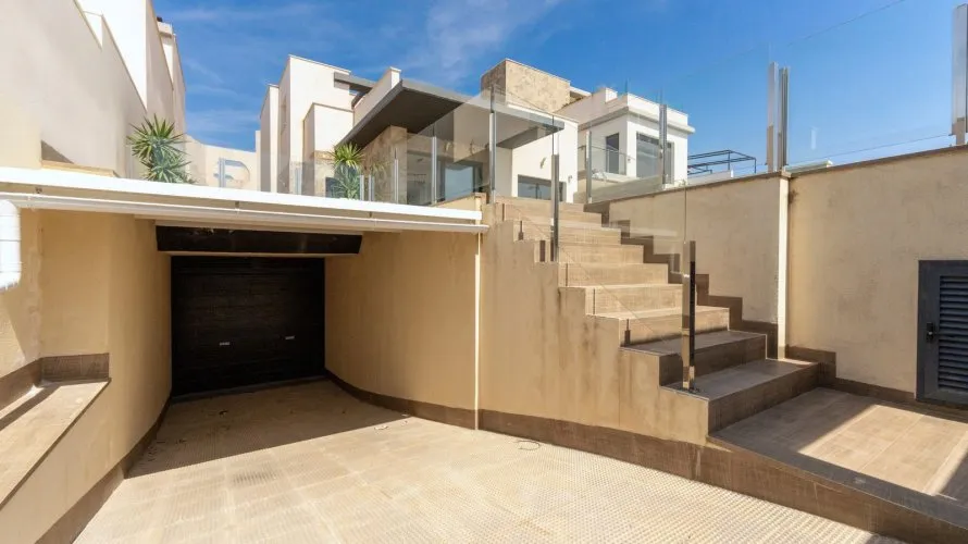 Villa de 210m² à San Miguel de Salinas, Spain No. 1580 № 8