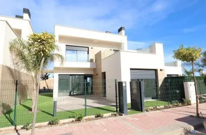 Apartment de 3 chambres à Los Alcazares, Spain No. 686