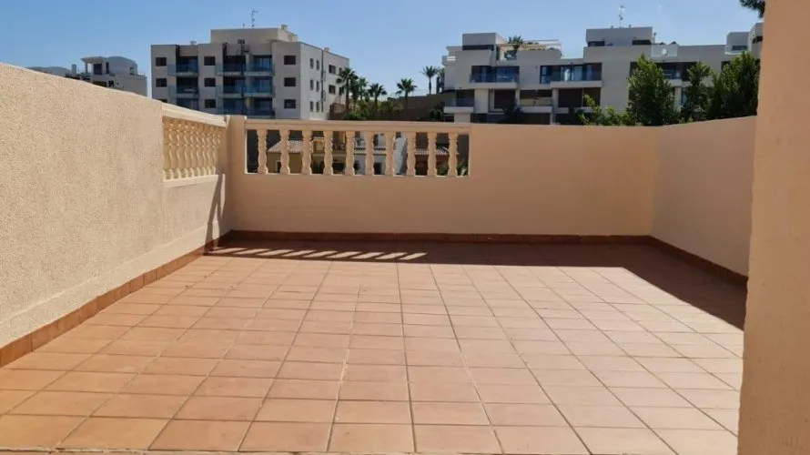 Villa de 124m² à Alicante, Spain No. 1023 № 2
