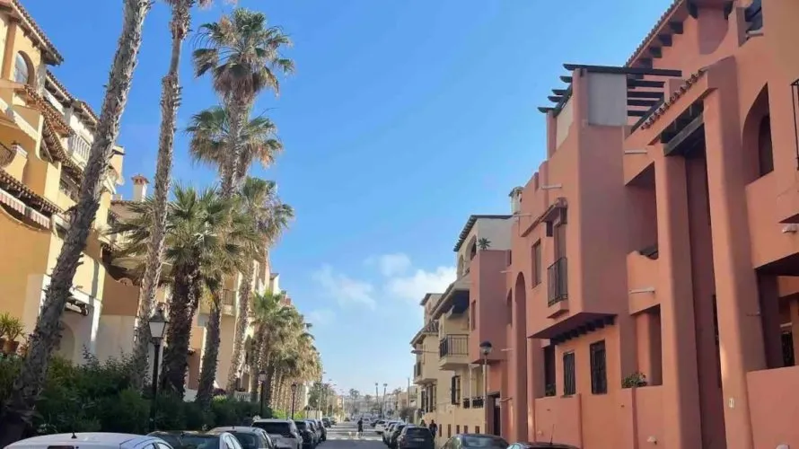 Apartment de 2 chambres à Torrevieja, Spain No. 989 № 2