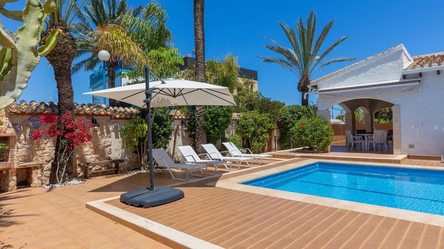 Villa de 4 chambres à Alicante, Spain No. 780 № 1