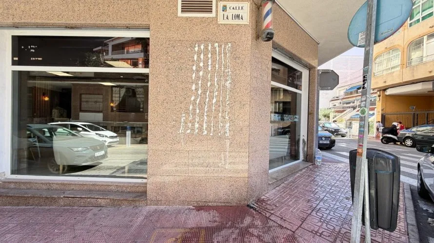 Commercial property de 121m² à Torrevieja, Spain No. 2951