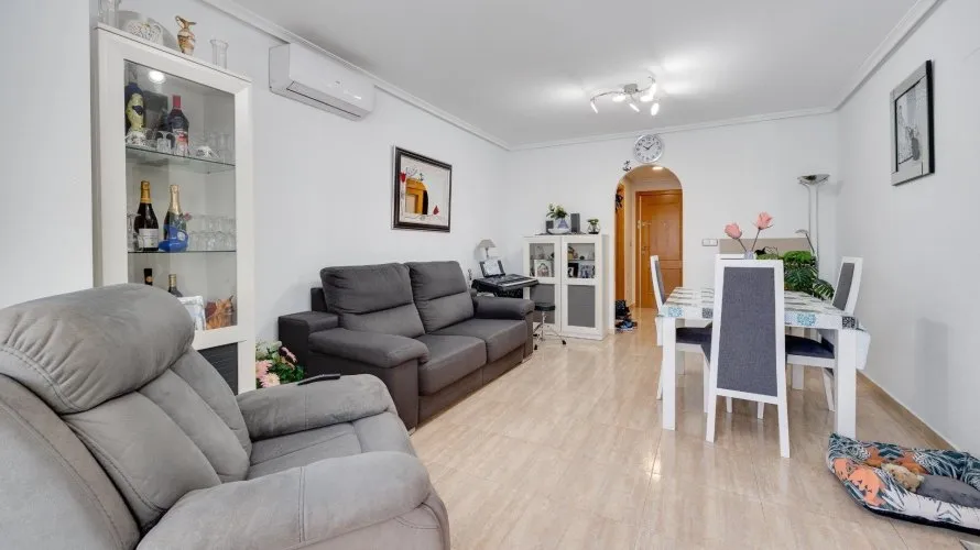 Apartment de 2 chambres à Torrevieja, Spain No. 1424 № 2