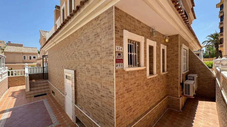 House de 3 chambres à Guardamar del Segura, Spain No. 830