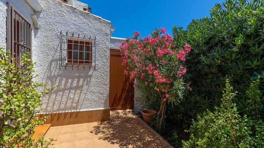 Villa de 4 chambres à Alicante, Spain No. 780 № 17
