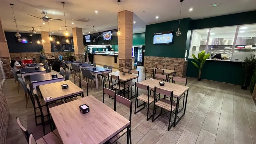 Commercial property de 347m² à Benidorm, Spain No. 536 № 1